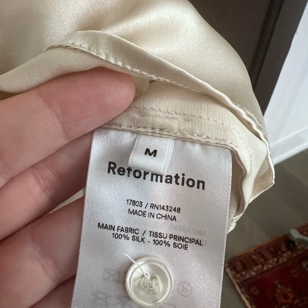 Elegant Cream Satin Blouse - Picture 9 of 10